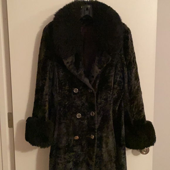 Vintage Black Fur Rimmed Faux Fur Coat Size 12, fits like a women’s size 6/8. - Picture 3 of 7